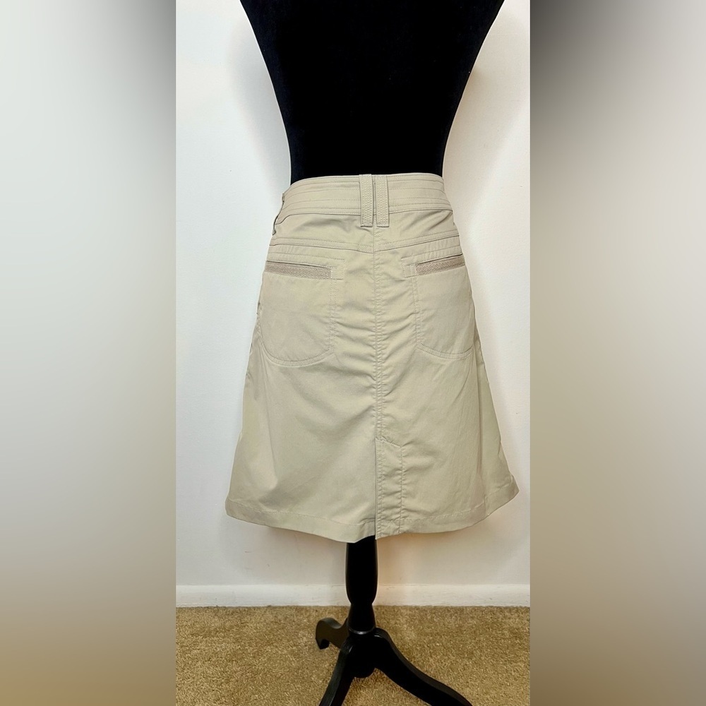 Cabela’s lightweight khaki athletic trail skirt UPF 30 pockets size 12 EUC - Picture 5 of 7